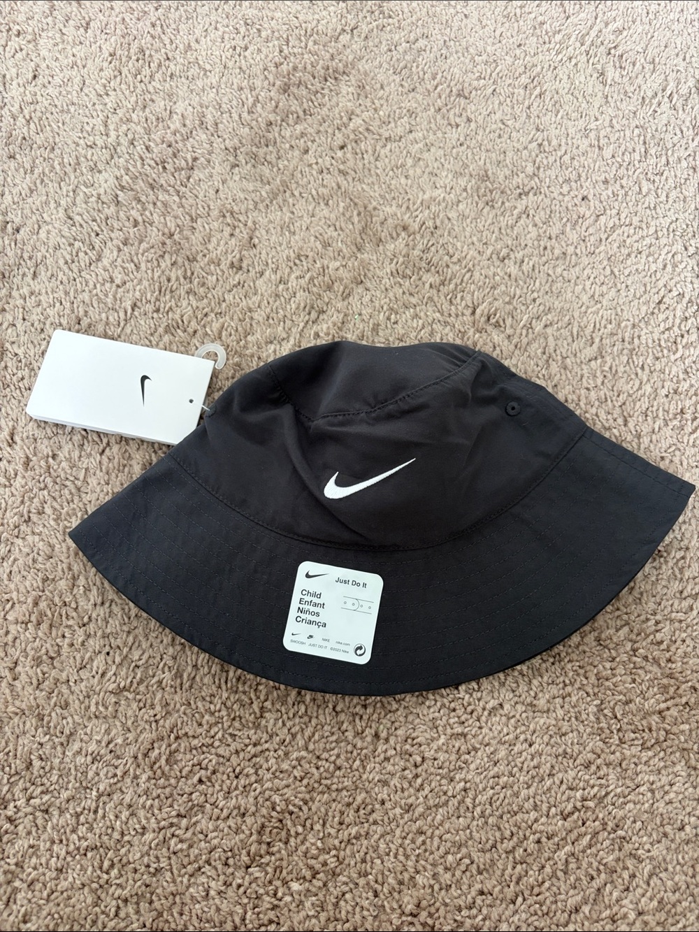 Nike Kids Black Bucket Hat with White Swoosh Logo UPF 40+ Anthracite 4/7